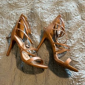 NEW IN BOX! Dream Pairs, strappy nude heel. Size 9